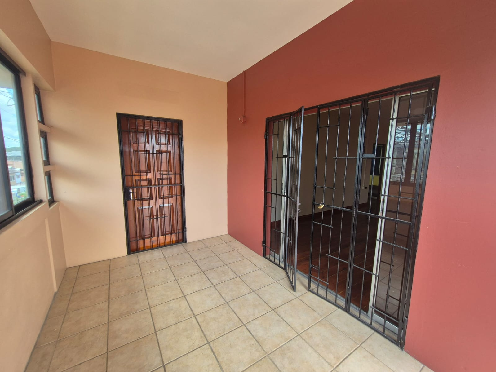 San Fernando Commercial Building