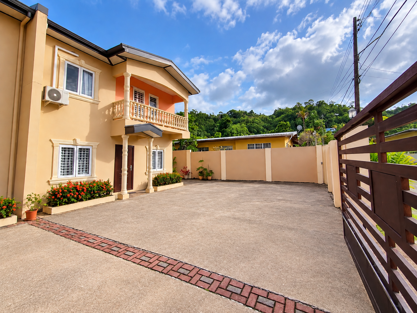 1 (1) Santa Cruz Townhouse